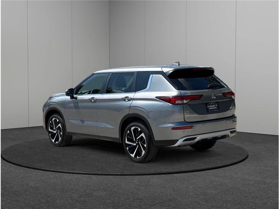 2023 Mitsubishi Outlander - Image 7 of 21