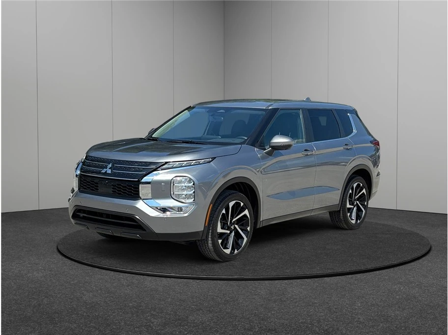 2023 Mitsubishi Outlander - Image 4 of 21