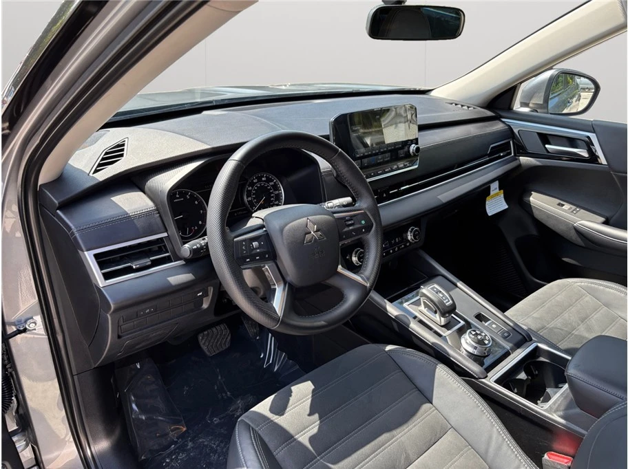 2023 Mitsubishi Outlander - Image 6 of 21