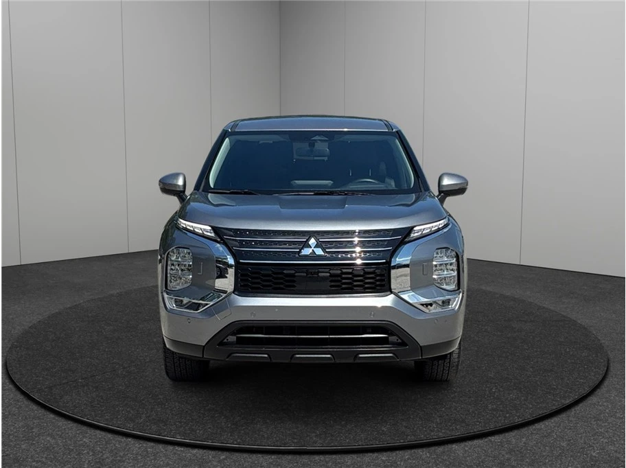 2023 Mitsubishi Outlander - Image 3 of 21
