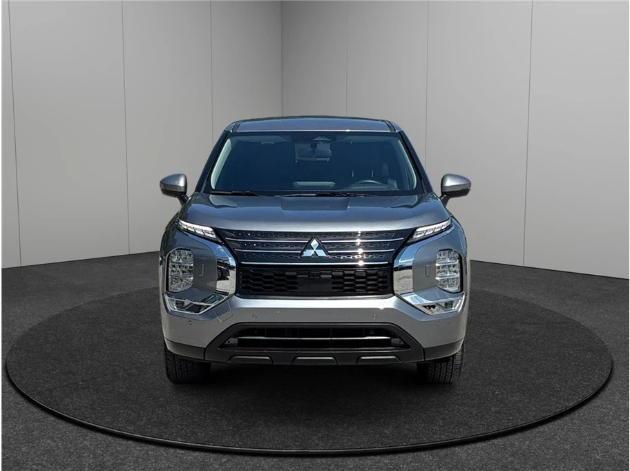 2023 Mitsubishi Outlander - Image 3 of 21