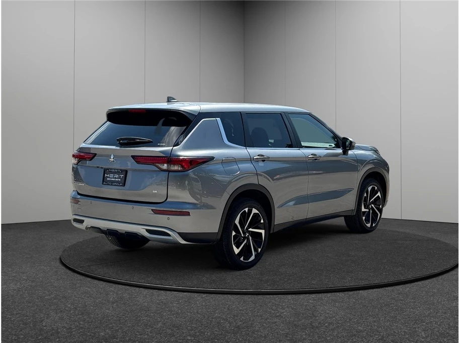 2023 Mitsubishi Outlander - Image 9 of 21