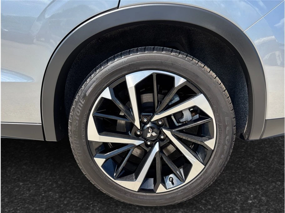 2023 Mitsubishi Outlander - Image 16 of 21