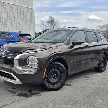 2023 Mitsubishi Outlander SE