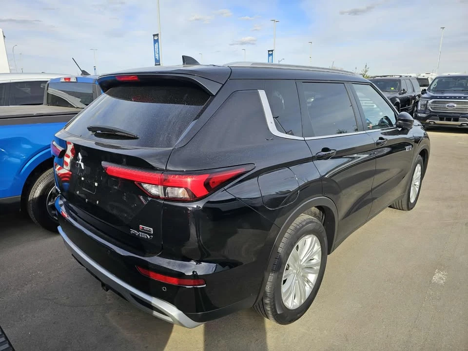 2023 Mitsubishi Outlander - Image 3 of 20