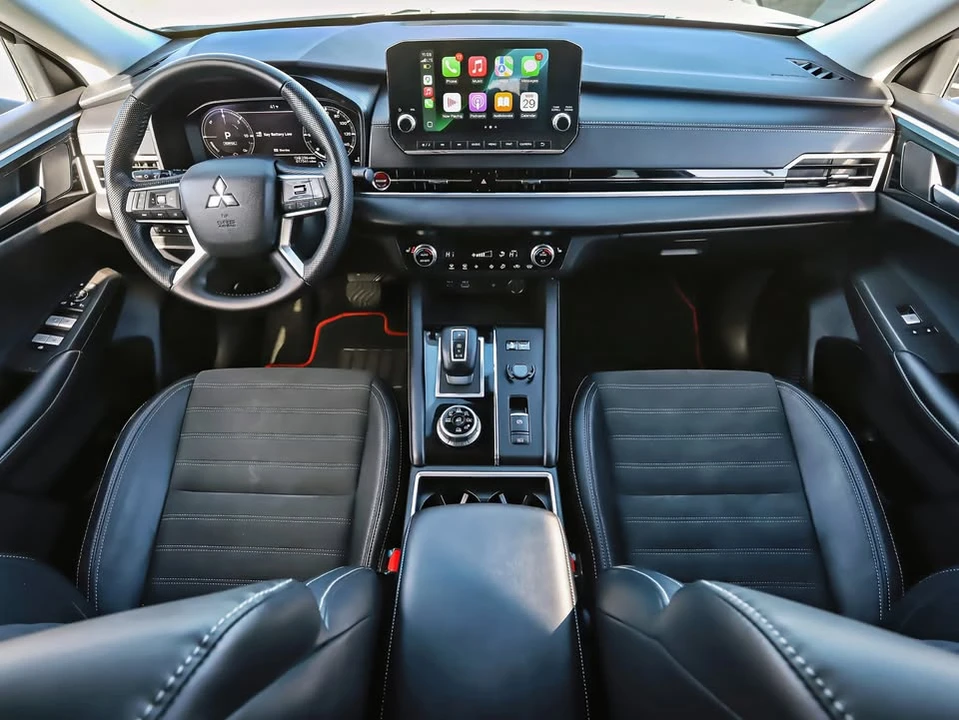 2023 Mitsubishi Outlander - Image 18 of 20