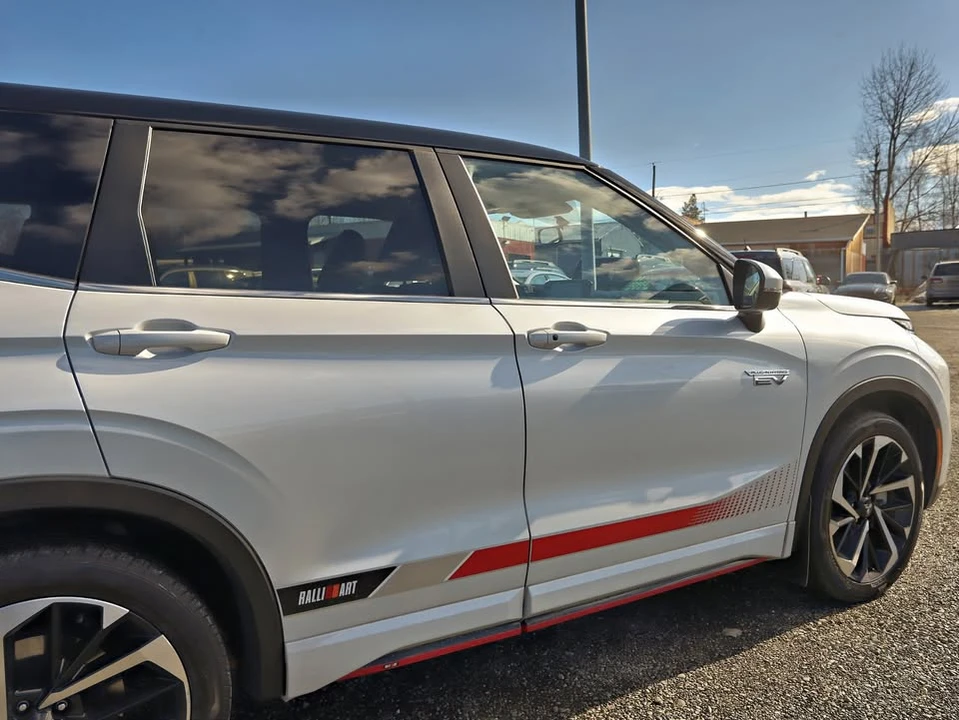 2023 Mitsubishi Outlander - Image 5 of 20