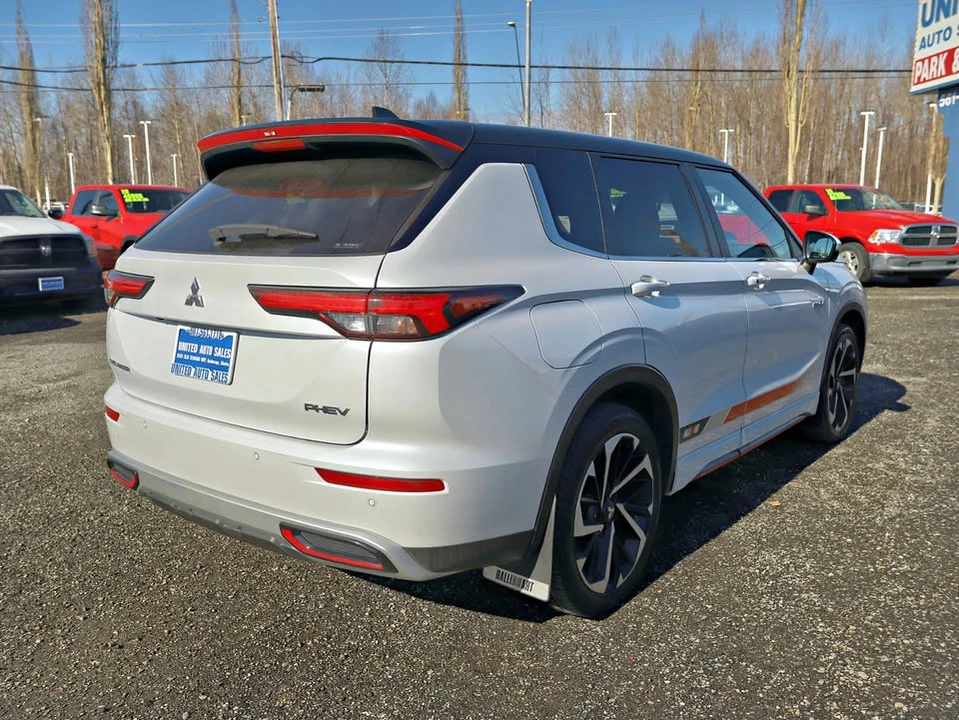 2023 Mitsubishi Outlander - Image 10 of 20