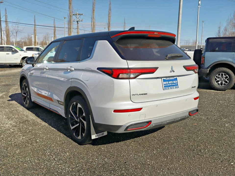 2023 Mitsubishi Outlander - Image 9 of 20