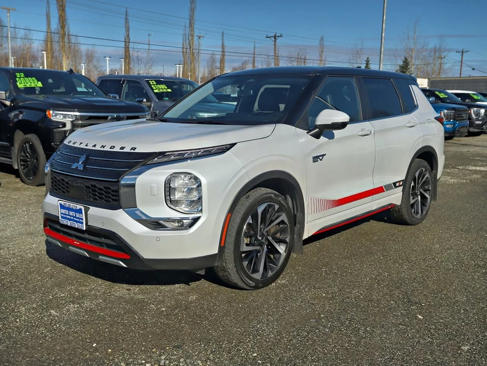 2023 Mitsubishi Outlander - Image 2 of 20