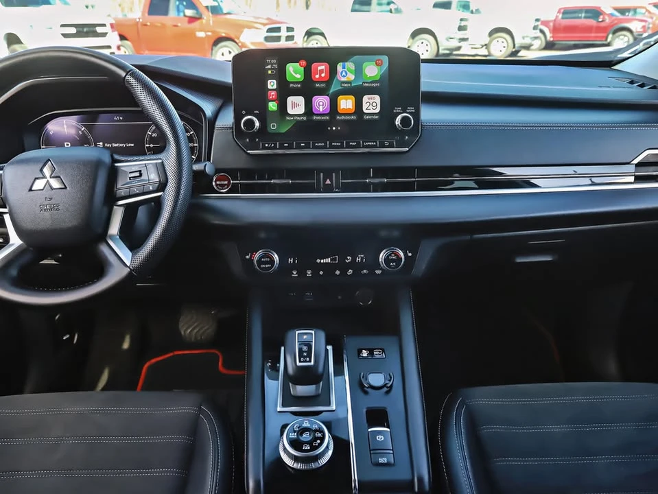 2023 Mitsubishi Outlander - Image 19 of 20