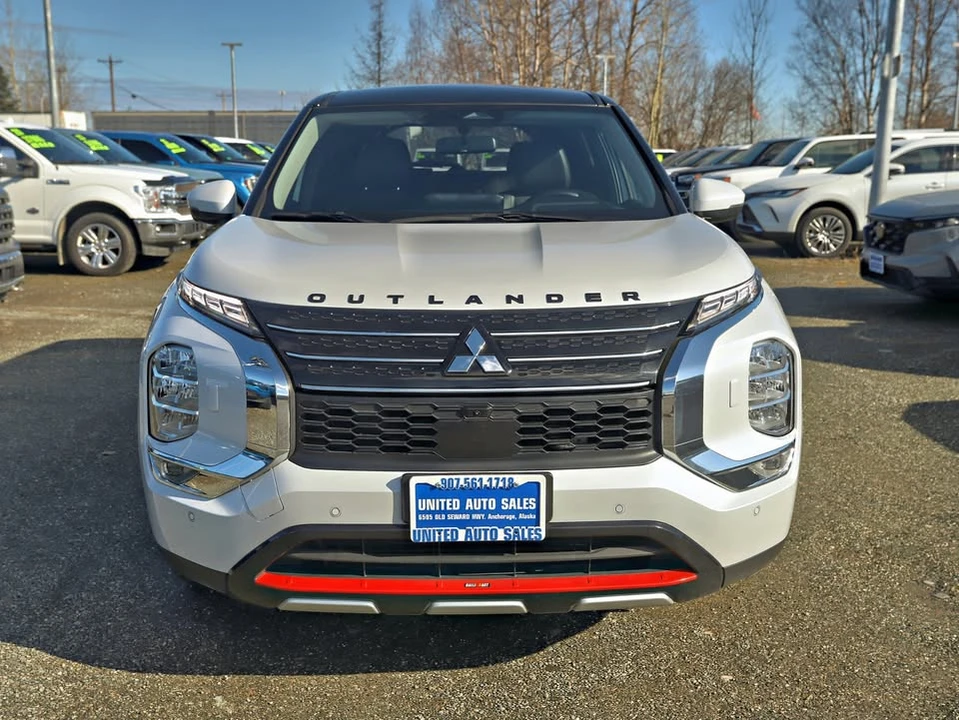 2023 Mitsubishi Outlander - Image 3 of 20