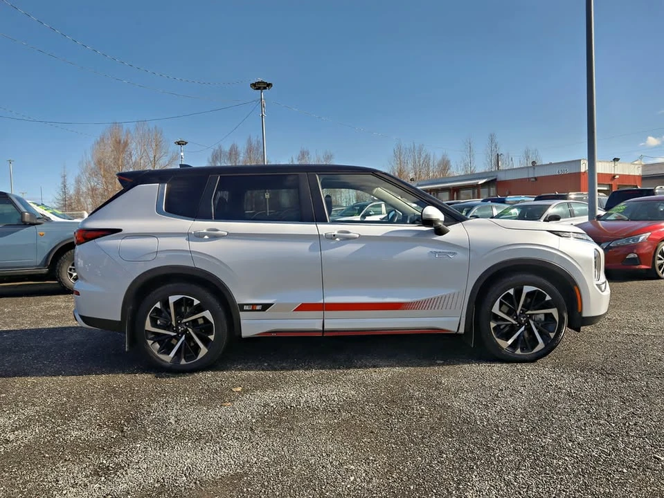 2023 Mitsubishi Outlander - Image 4 of 20
