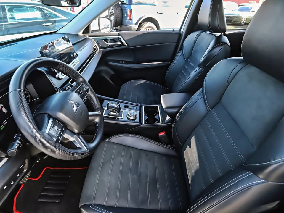 2023 Mitsubishi Outlander - Image 12 of 20