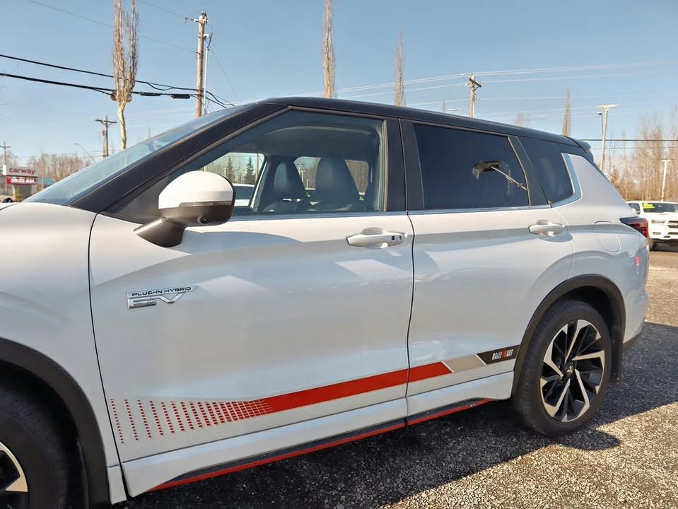 2023 Mitsubishi Outlander - Image 8 of 20