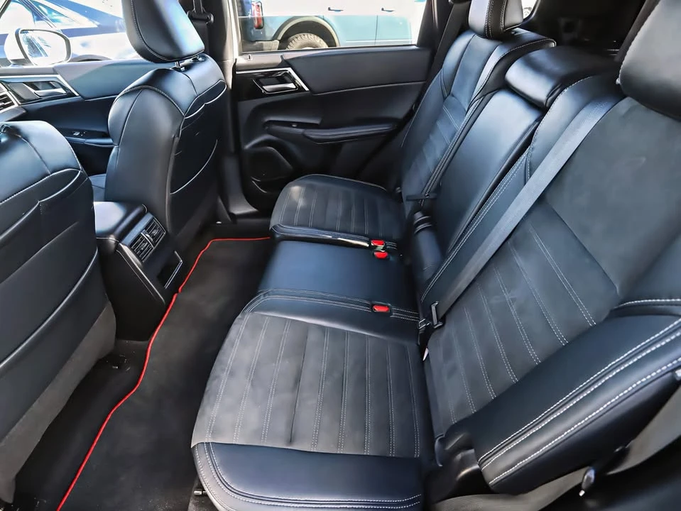 2023 Mitsubishi Outlander - Image 14 of 20