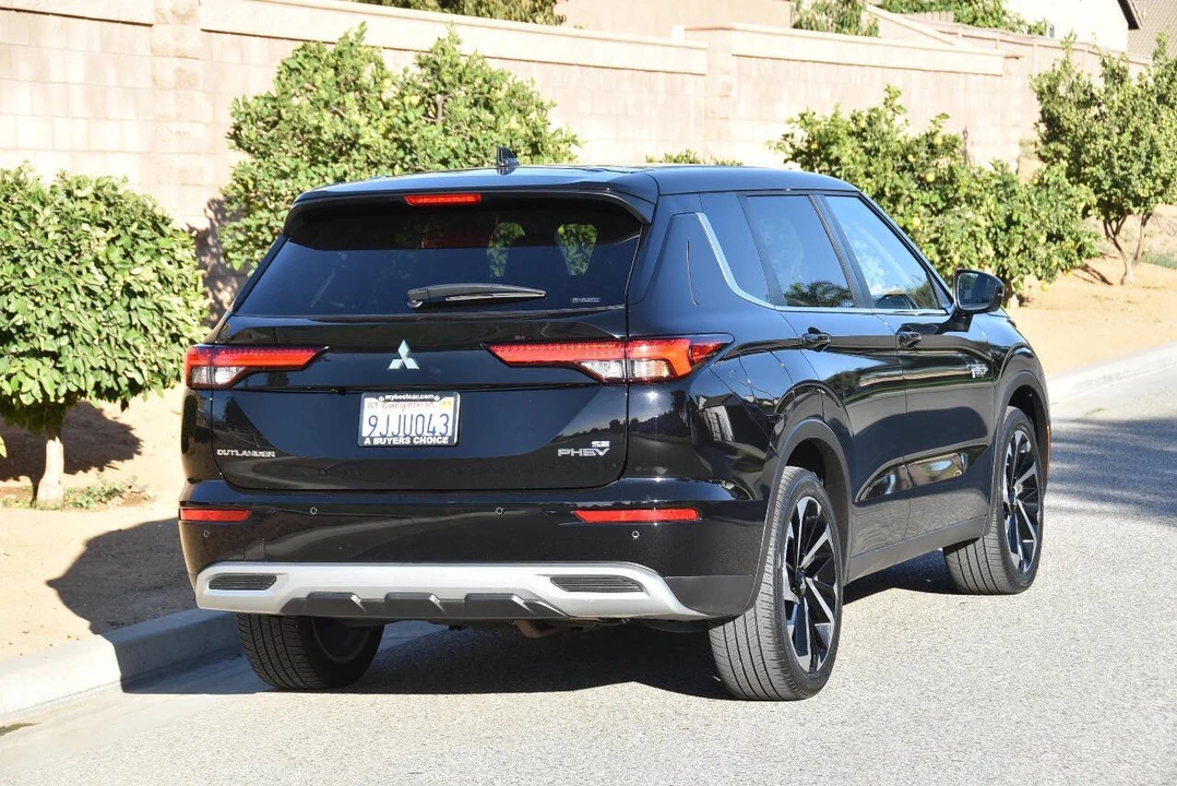 2023 Mitsubishi Outlander - Image 17 of 21