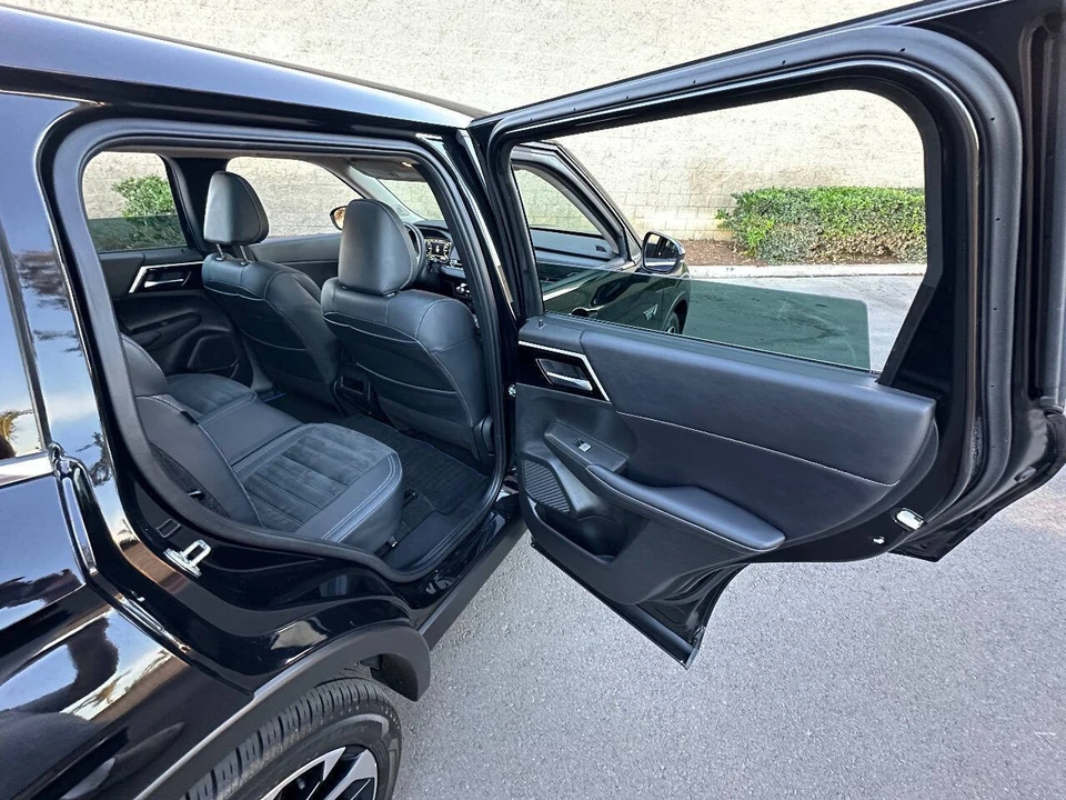 2023 Mitsubishi Outlander - Image 13 of 21