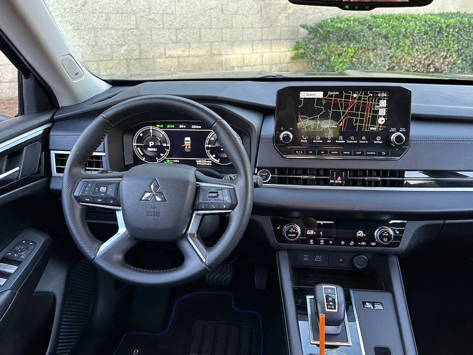 2023 Mitsubishi Outlander - Image 3 of 12