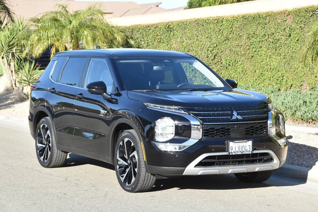 2023 Mitsubishi Outlander - Image 5 of 12