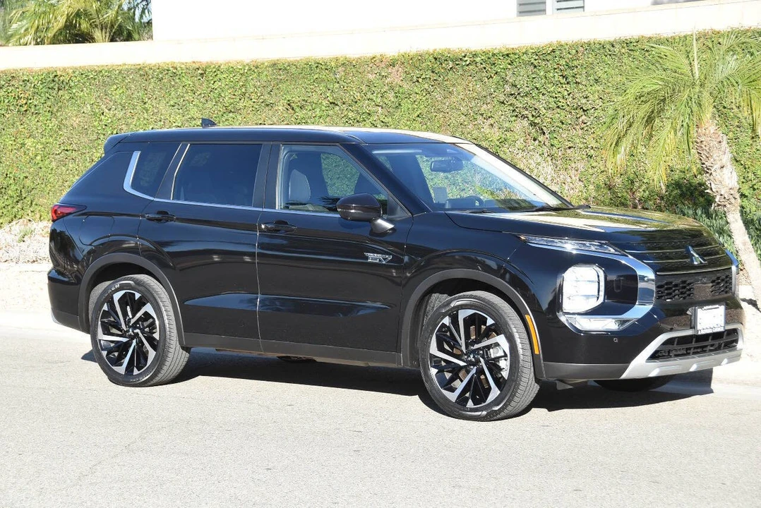 2023 Mitsubishi Outlander - Image 10 of 12