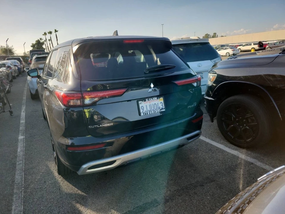 2023 Mitsubishi Outlander - Image 8 of 12