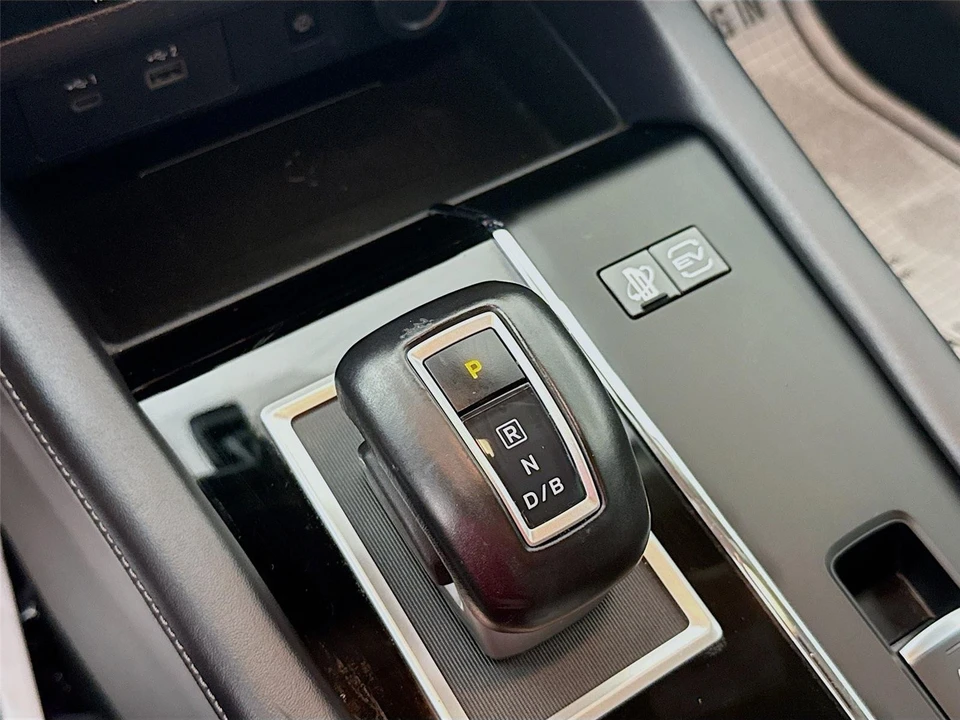 2023 Mitsubishi Outlander - Image 17 of 21