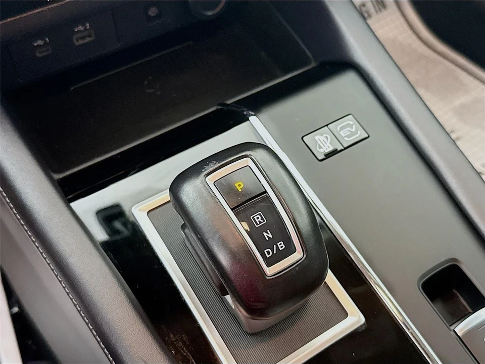 2023 Mitsubishi Outlander - Image 17 of 21