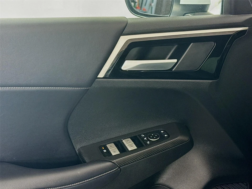 2023 Mitsubishi Outlander - Image 18 of 21