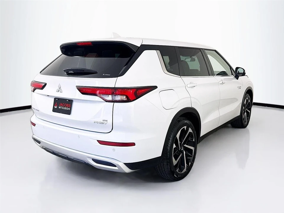 2023 Mitsubishi Outlander - Image 7 of 21