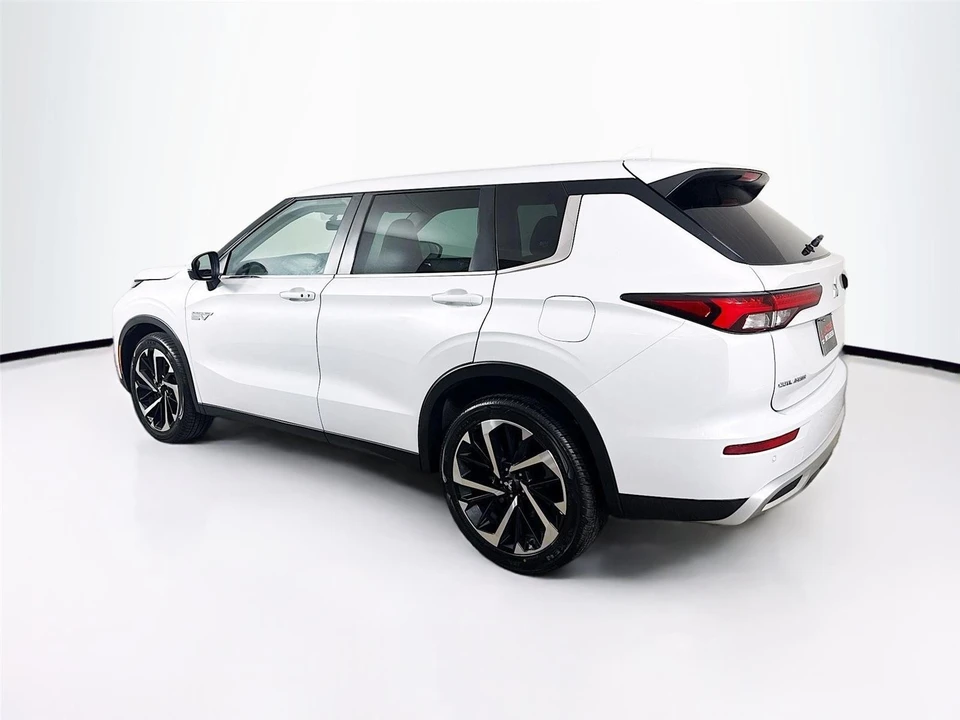 2023 Mitsubishi Outlander - Image 5 of 21