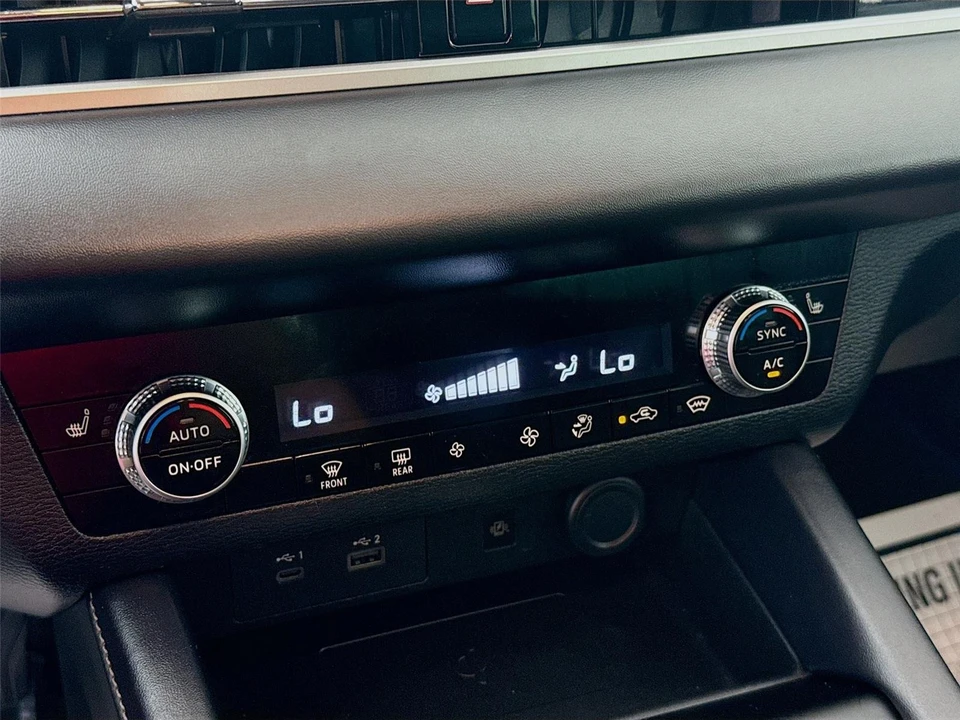 2023 Mitsubishi Outlander - Image 16 of 21