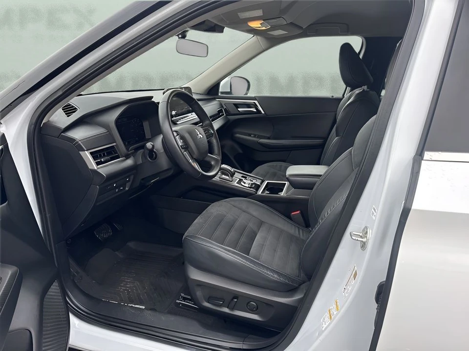2023 Mitsubishi Outlander - Image 9 of 12