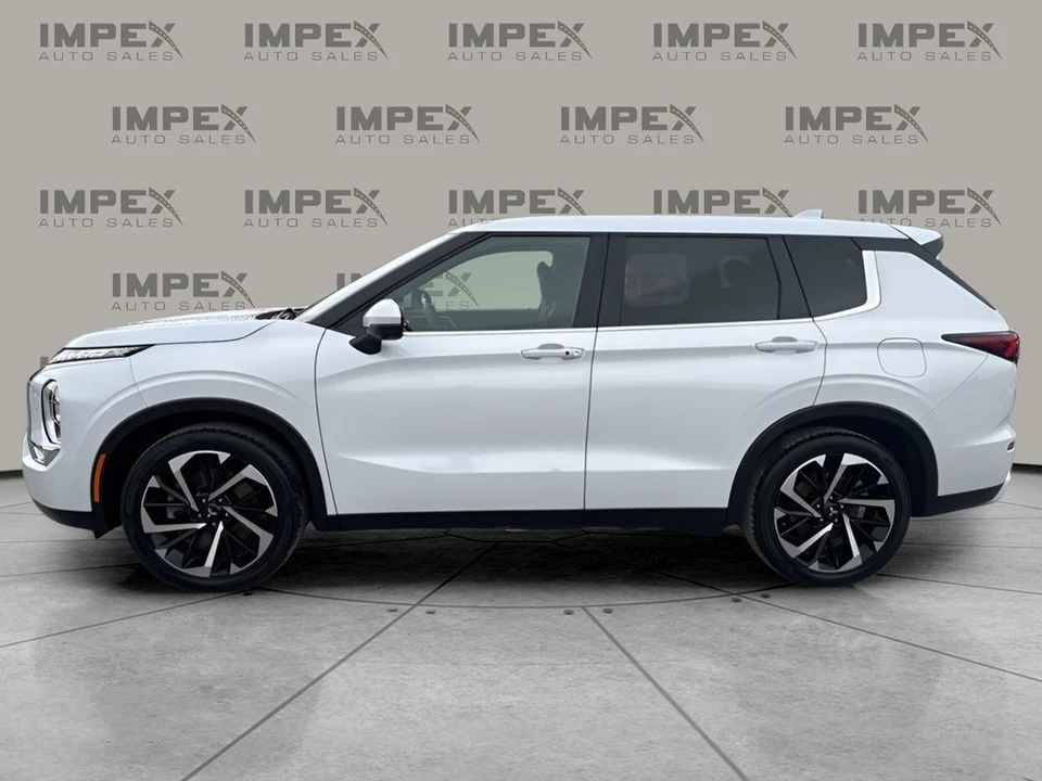 2023 Mitsubishi Outlander - Image 2 of 12