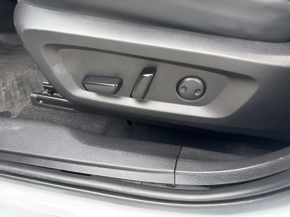 2023 Mitsubishi Outlander - Image 10 of 12