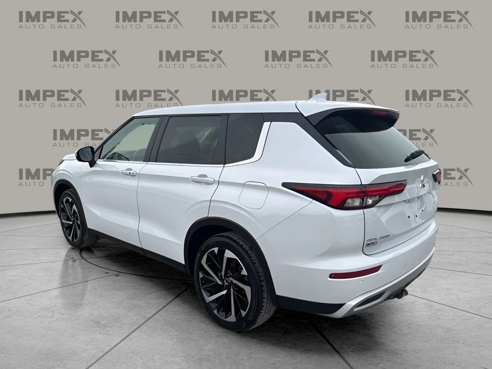 2023 Mitsubishi Outlander - Image 3 of 12
