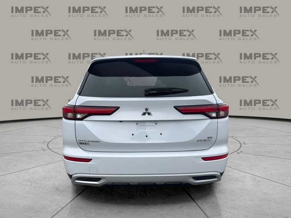 2023 Mitsubishi Outlander - Image 4 of 12