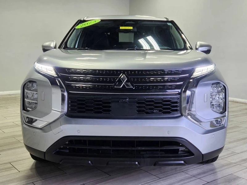 2023 Mitsubishi Outlander - Image 8 of 12