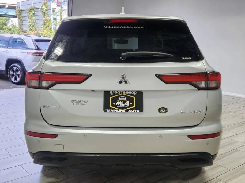 2023 Mitsubishi Outlander - Image 4 of 12