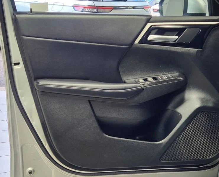 2023 Mitsubishi Outlander - Image 10 of 12