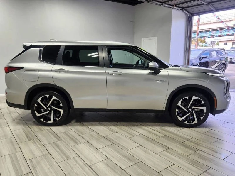 2023 Mitsubishi Outlander - Image 6 of 12