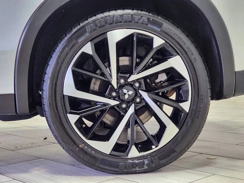 2023 Mitsubishi Outlander - Image 9 of 12