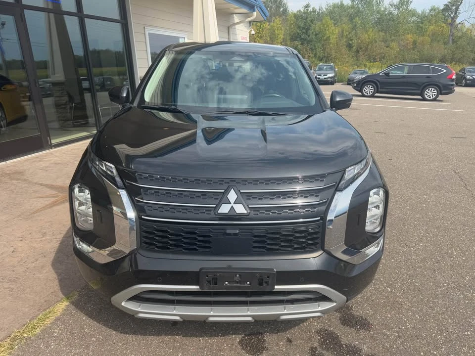 2023 Mitsubishi Outlander - Image 8 of 17
