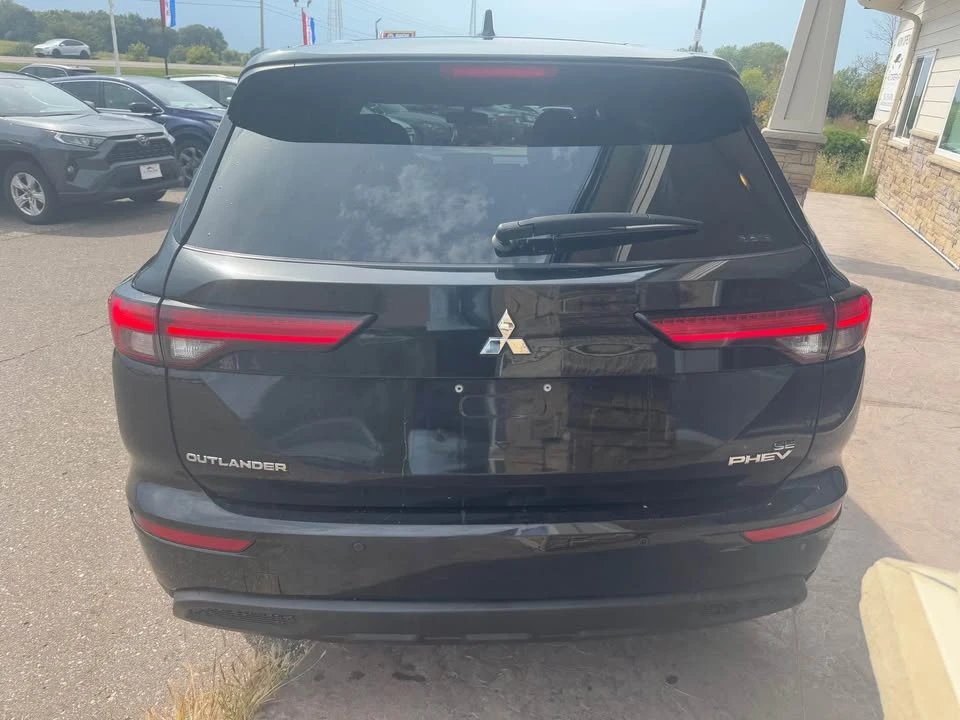 2023 Mitsubishi Outlander - Image 4 of 17