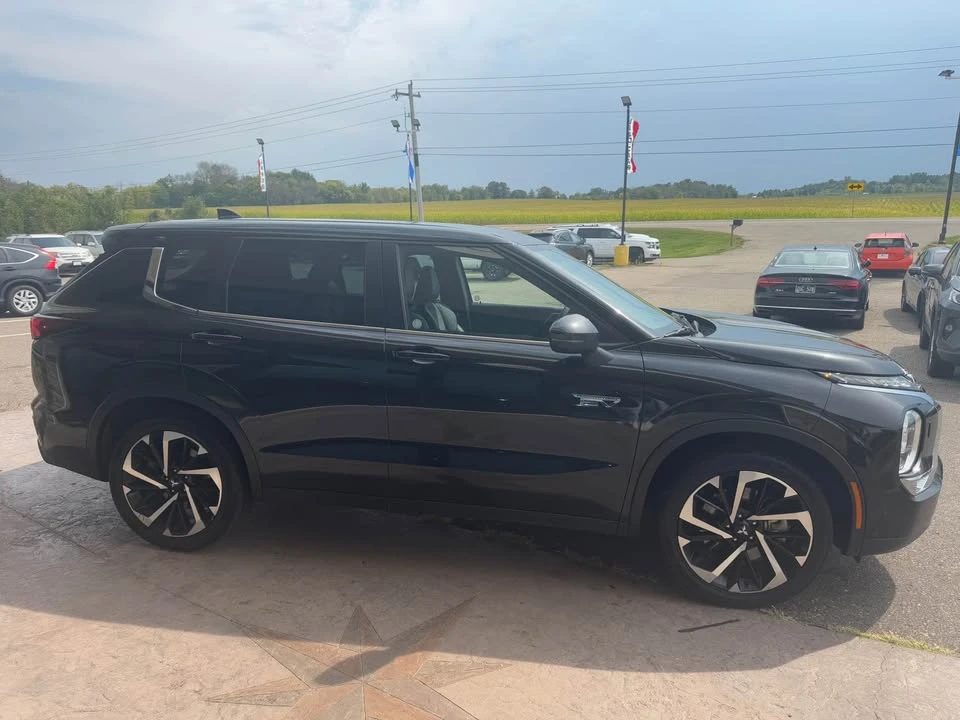 2023 Mitsubishi Outlander - Image 6 of 17