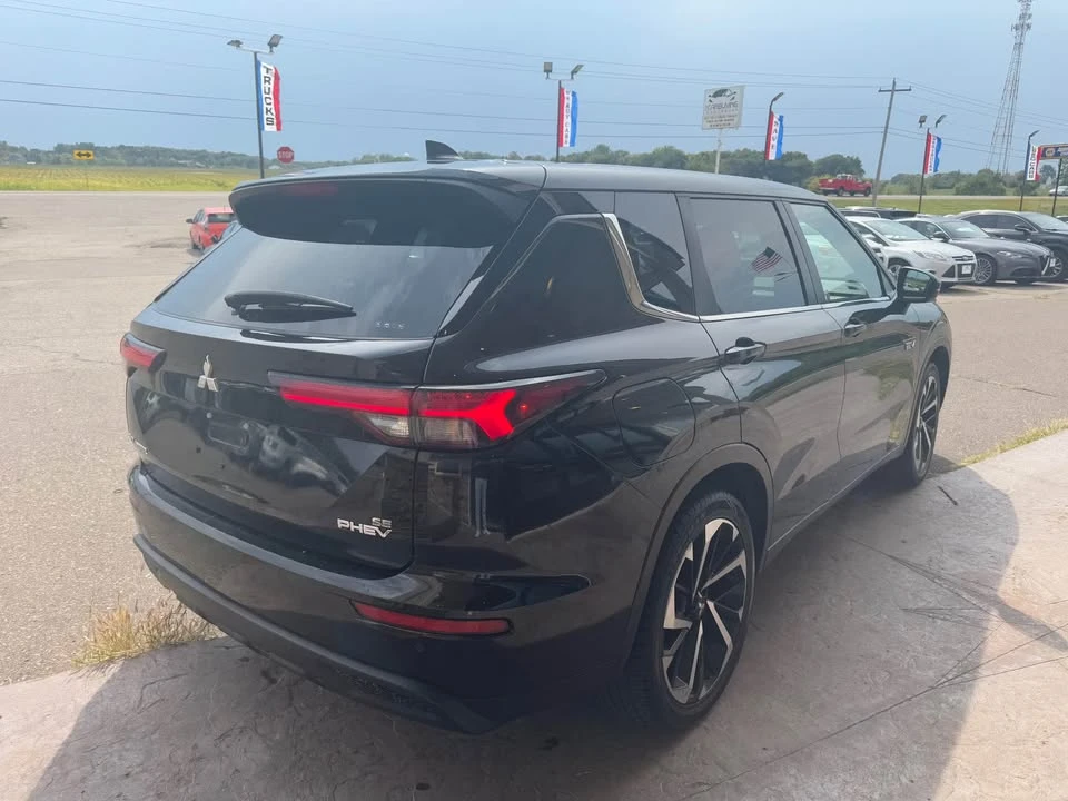 2023 Mitsubishi Outlander - Image 5 of 17