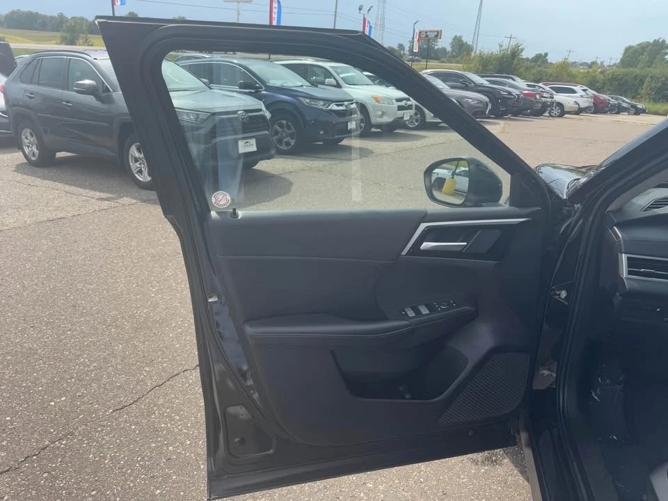 2023 Mitsubishi Outlander - Image 9 of 17