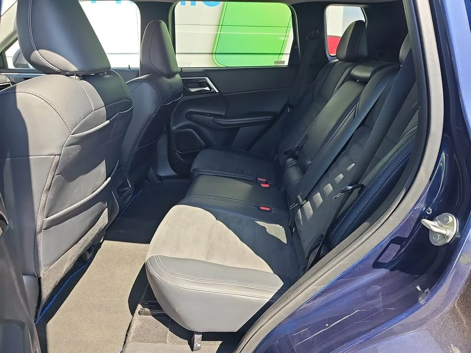 2023 Mitsubishi Outlander - Image 8 of 11