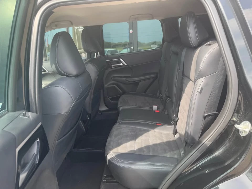 2023 Mitsubishi Outlander - Image 11 of 17