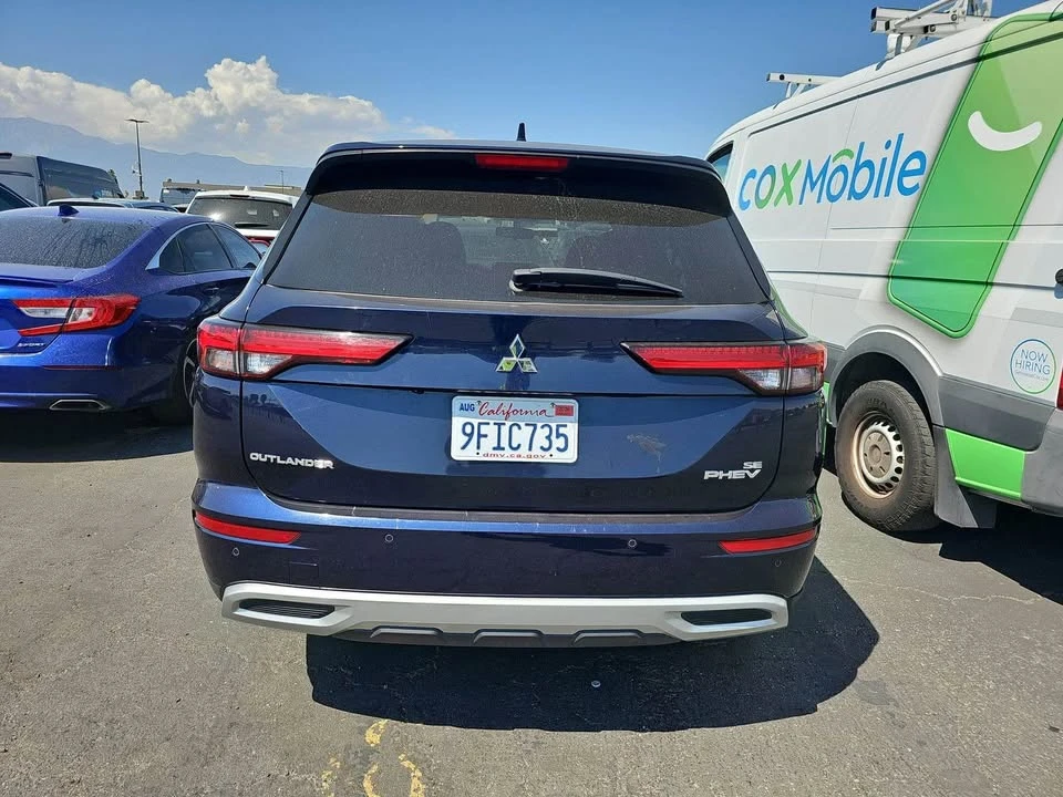 2023 Mitsubishi Outlander - Image 4 of 11